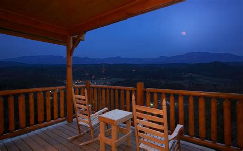 These luxury accommodations really are the perfect romantic retreat for couples. Honeymoon Cabins in Gatlinburg TN - Inside Gatlinburg TN ...