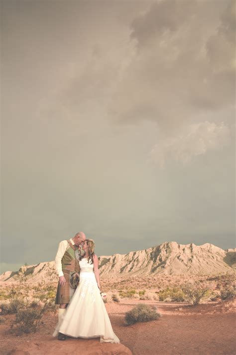 Picturesque Valley Of Fire Weddings Perfect For Destination Weddings