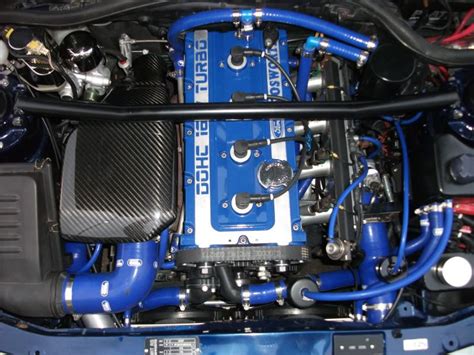 Aracın uzunluğu 4212.00 mm, genişliği 1738.00 mm ve yüksekliği 1405.00 mm'dir. Ford Escort RS Cosworth