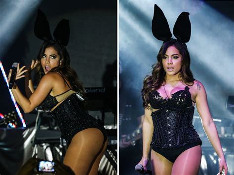 Anitta Sensualiza Durante Show Vestida De Coelhinha Sexy