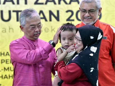 Apalagi sampai salah mustahik (penerima zakat). Agong berkenan kurnia zakat kepada 500 keluarga asnaf