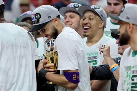 jayson tatum won the larry bird award and honored the historic kobe bryant awn all world news