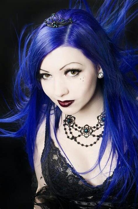Short emo hairstyle for girls. Goth girl with blue hair. Looks awesome | Gothic ...