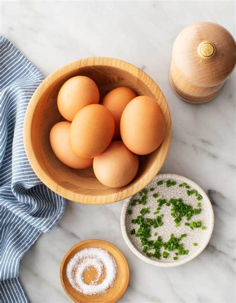 How To Make Scrambled Eggs Recipe Love And Lemons