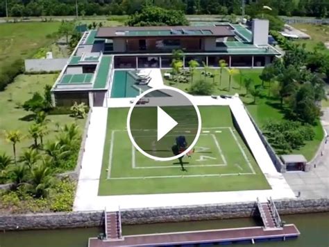 The football superstar purchased this offseason home in the rio region in 2016. Incrível! Conheça a nova mansão do craque Neymar | Goal.com