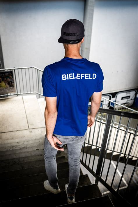 In der tabelle verbesserte sich berlin (31 punkte) auf den 14. Arminia Bielefeld 2019 Retro-Trikot veröffentlicht ...