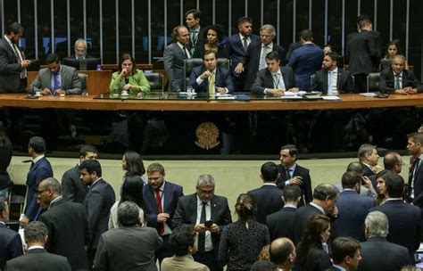 Câmara quer votar ainda hoje teto de gastos para eleições municipais