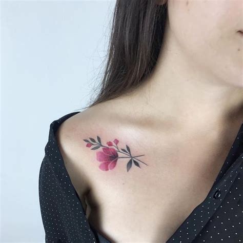 Lista Foto Tatuajes De Flores Para Mujer En El Hombro Mirada Tensa