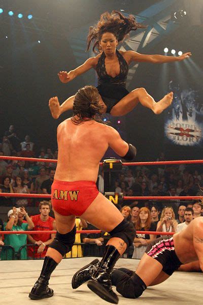 Gail Kim Flies Through The Air Barefoot During His First Run In TNA Female Wrestlers Women S