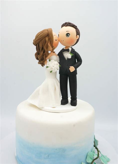 World Cake Topper Kissing Wedding Cake Topper Bride Kiss Groom Clay