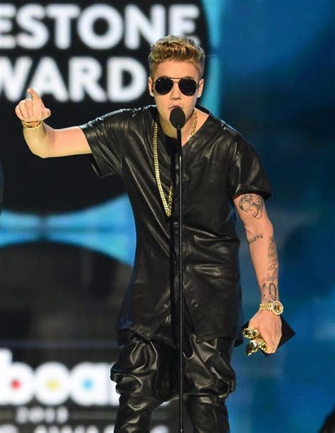 Justin Bieber Gets Booed At The Billboard Music Awards Business Insider