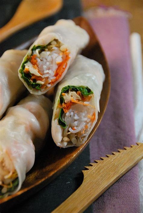 Retirez les feuilles de la laitue puis coupez la base un peu dure de chaque feuille. Rouleaux de printemps au poulet et crevette - Recette ...