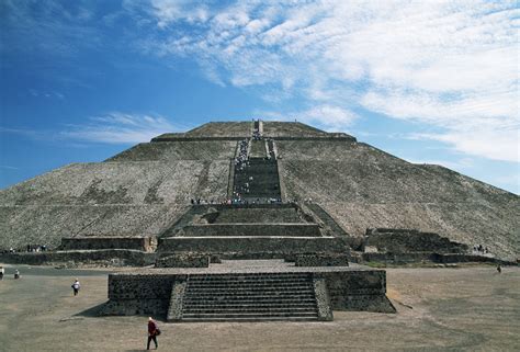 View Of Pyramid Of The Sun At Teotihuacan 2 Mesoamerican Pyramids