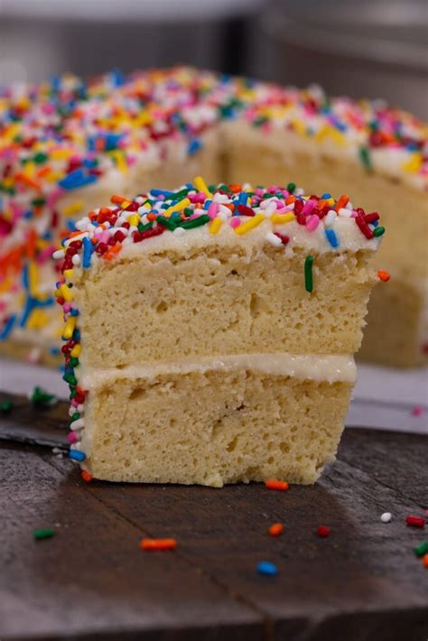 Keto cakes tend to dry out faster than traditional cakes containing sugar. The Best Keto Birthday Cake Recipe - The Protein Chef