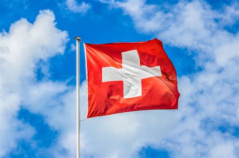 Es ist eines der wenigen länder, in denen die kraft so weit formen der direkten demokratie flagge. Schweiz Nationalhymne / Fahne / Flagge › Nationalhymnen ...