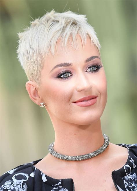 Short pixie haircuts for fine hair. Katy Perry Short Pixie & Bob Haircuts 2018 - Short Haircut ...
