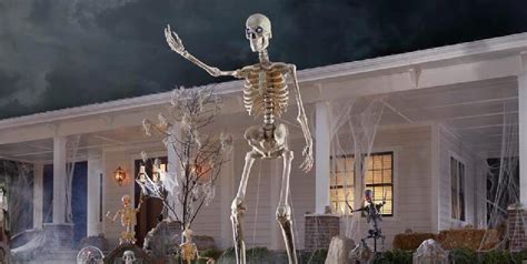 Here we will tell you exactly how to do the same. You Can Buy This 12-Foot Skeleton At Home Depot And Be The ...