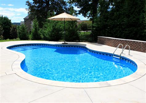 Stunningly Simple Vinyl Pool Swimming Pool Designs Simple Pool Pool Designs