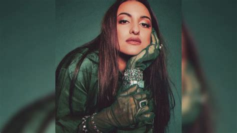 Sonakshi Sinhas Green Outfit With Netted Gloves Will Make You Ablaze Iwmbuzz