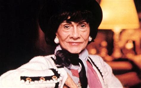 When gabrielle coco chanel died in her ritz hotel suite on 10 january 1971, the world mourned the loss of one of its greatest fashion designers. Turquoise Moon | Snippets of French history: Coco Chanel ...