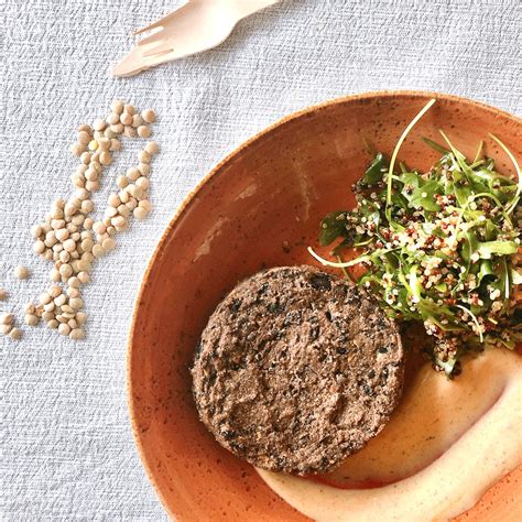 Hambúrguer Artesanal de Feijão Preto c Maionese saudável e quinoa c