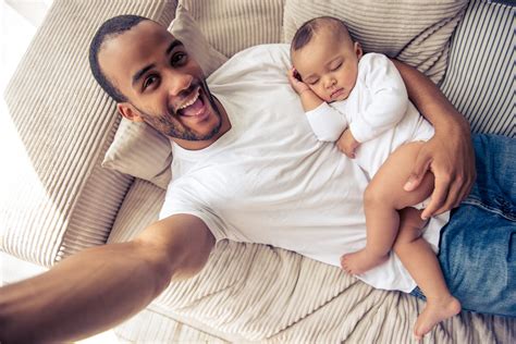 Tips For Dad To Bond With Baby