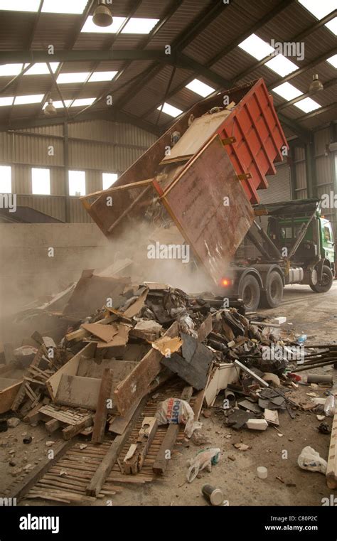 Waste Management Lorry Hi Res Stock Photography And Images Alamy