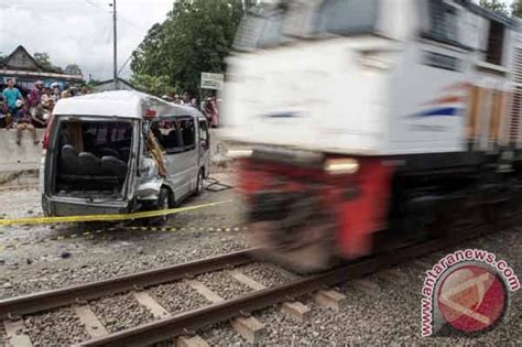 Pemuda Tewas Tertabrak Kereta Api Listrik Di Bogor Antara News