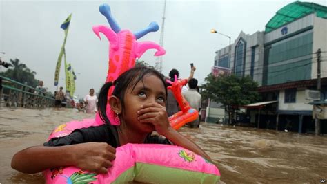 Bbc News In Pictures Jakarta Battles Floods