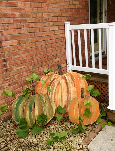 We Love Fall Pallet Pumpkins Fall Pallets Fall Wood Crafts