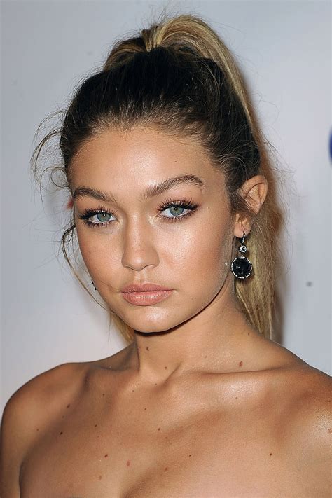 Natural hair celebs at the grammy's. 15 Celebs Who Prove That Growing Out Your Roots Can Be ...