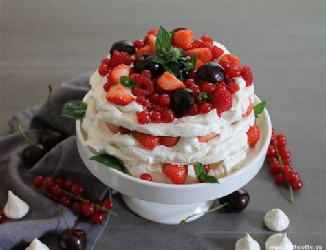 Weitere ideen zu pavlova rezept, pavlova, einfacher nachtisch. Pavlova mit Sommerbeeren - Rezept mit Bild - kochbar.de