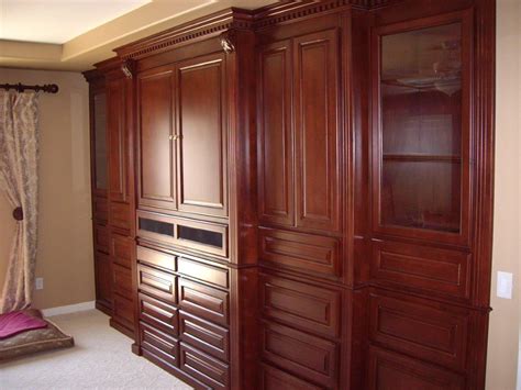 Standard distinguishes two types of cupboard design for bedroom couches: Murphy Beds and Bedroom Cabinets - Woodwork Creations