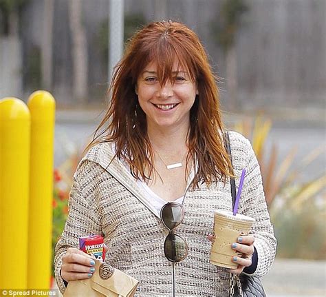 Alyson Hannigan Steps Out Make Up Free To Re Power Electric Car Daily