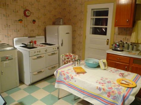 Maybe you would like to learn more about one of these? 1950's style Kitchen. | Vintage kitchen, Old fashioned ...