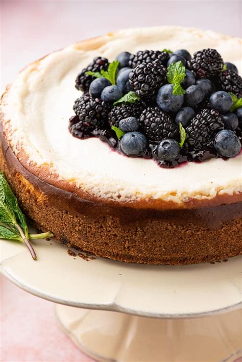 Mix sour cream, 3 tablespoons sugar, and 1 teaspoons vanilla. Cheesecake with Sour Cream Topping | NeighborFood