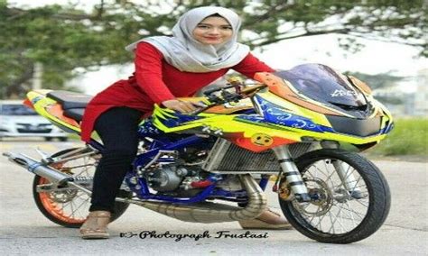 Maybe you would like to learn more about one of these? Cewek Naik Ninja : Cewek Cantik Naik Motor Ninja Viral ...