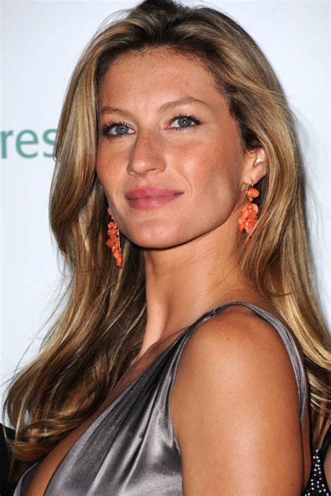 She is the poster child for healthy living. Gisele Bündchen's 10 Best Hair and Makeup Looks - Beautyeditor