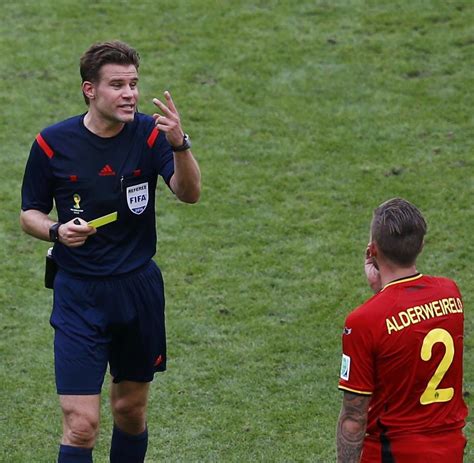 Das ist ein risiko für ihn und für die uefa. Fußball-WM 2014: Jetzt auch deutscher Schiedsrichter in ...