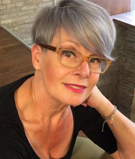 45 Short Hairstyles For Grey Hair And Glasses That Make Older Women