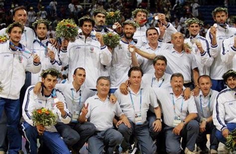 Dieci anni dopo atene 2004, le rovine elleniche devono costituire un monito per chiunque coltivi l'ambizione di candidarsi ad ospitare un'olimpiade. Il Basket italiano da Atene 2004 a Londra 2012 - Vaxgelli Blog