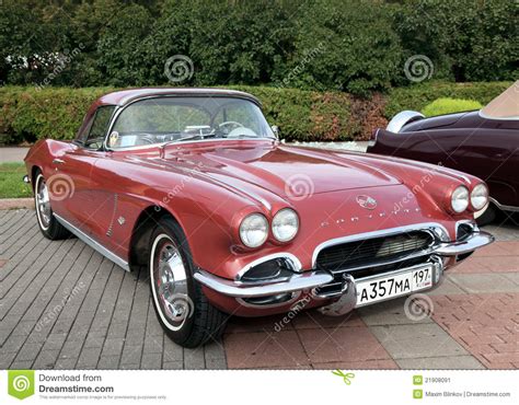 How do you identify old cars? Classic old car editorial photo. Image of outdoors, motor ...