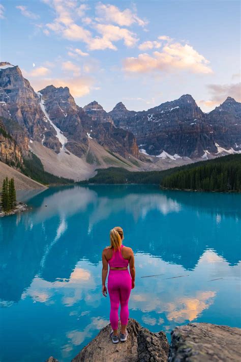 Озеро морейн (moraine lake) одно из красивейших ледниковых озер мира. 20 Helpful Moraine Lake Tips to Know Before Visiting ...