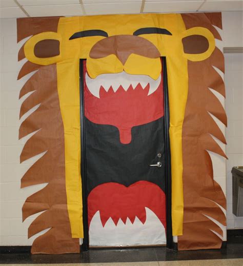 Want to create a circus themed event that transports guests to an ethereal world? Pin by Cedar Heights Elementary on Door Decorations ...