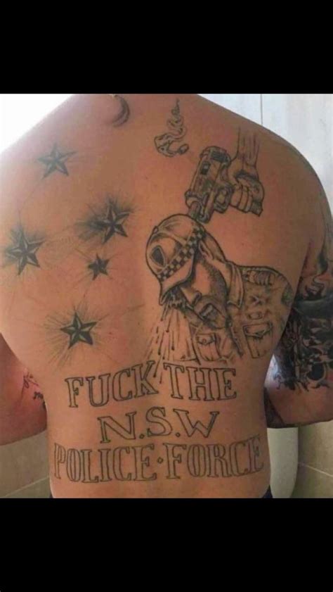 Delicate loops and curves further enhance and extend on four sides to create the cross frame, arriving in solid black color and thick white borders. When a southern cross tattoo is the least trashy thing ...