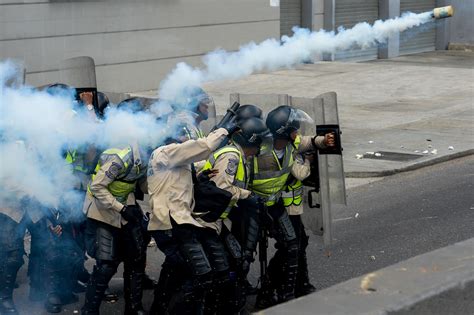 Protesters Clash With Government Forces In Venezuela The Washington Post