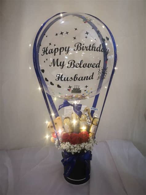 Bobochacha balloon offers beautiful balloon bouquets for delivery in singapore as well as balloon decoration for party spaces. Hot Air Balloon Chocolate Box 5 - Nieldelia Florist in KL
