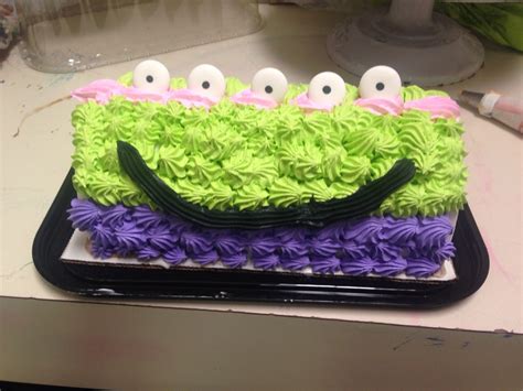 If you've ever made a pumpkin 5. Monster log cake | Log cake, Cake decorating, Bakery cakes