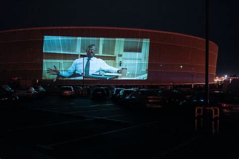 Kino samochodowe we Wrocławiu i nie tylko, czyli oglądanie filmów w czasie pandemii