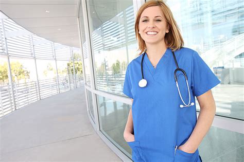 The Advantages Of Becoming A Registered Nurse Over Becoming A Doctor